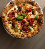 Margherita bruciata (pizzeria Brando, Gioia Del Colle)