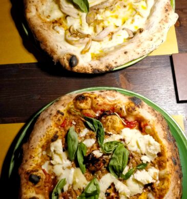 Pizza bianca e rossa (pizzeria Bas & Co, Pesche)