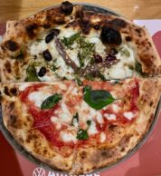 Mix pizza (pizzeria Gli Esposito, Salerno)