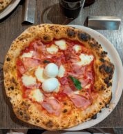 Prosciutto e mozzarella (pizzeria Vicolo Battisti, Asti)
